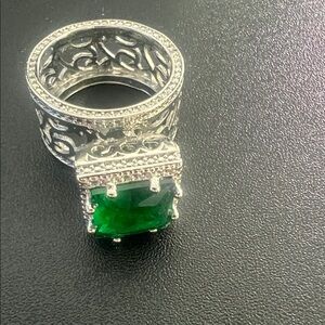 Elegant Silver and Green Gemstone Ring